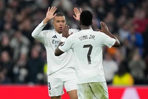 Kylian Mbappe tỏa sáng giúp Real thoát thua tại derby Madrid