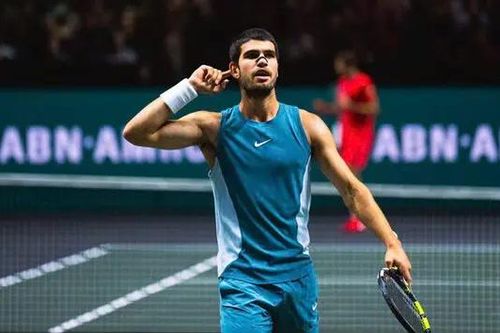 Carlos Alcaraz giành vé vào chung kết Rotterdam