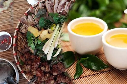 Tại sao không nên uống nước chè khi ăn thịt chó?