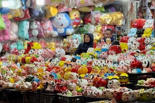 Lợn đất tiết kiệm mẫu mã 'bắt trend' đắt hàng dịp đầu năm
