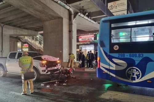 Tài xế xe ôm bị thương nặng sau TNGT liên hoàn tại Cầu Giấy đã tử vong