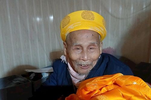 Quảng Ninh: Cụ ông chia sẻ bí quyết sống 100 tuổi nhờ chăm… đọc thơ