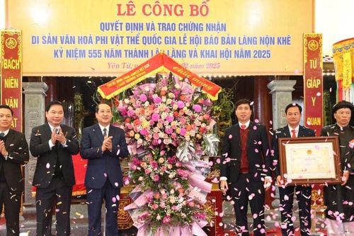 Lễ hội truyền thống ở ngôi làng 555 năm tuổi