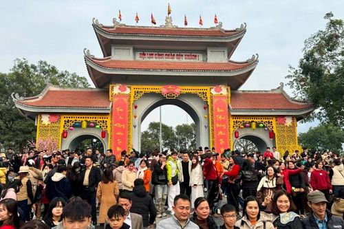 'Biển người' đổ về Hội Lim trẩy hội