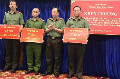 Khen thưởng Ban chuyên án đấu tranh với tội phạm công nghệ cao lừa đảo quy mô lớn