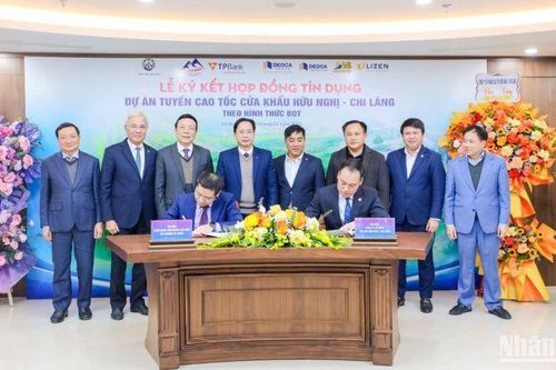 Ký hợp đồng tín dụng 2.500 tỷ đồng đầu tư tuyến cao tốc Hữu Nghị-Chi Lăng