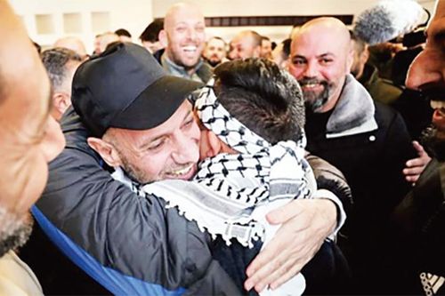 Israel và Hamas tiếp tục trao đổi tù nhân và con tin