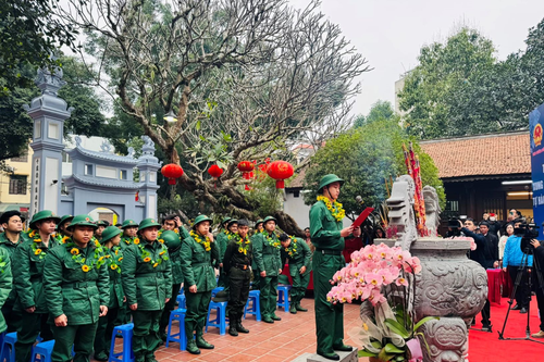 Thanh niên quận Tây Hồ nhập ngũ năm 2025 hô vang lời thề trung hiếu