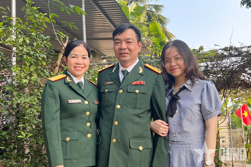 Nữ thanh niên Nguyễn Phương Huyền: Tự hào làm đồng đội với bố mẹ