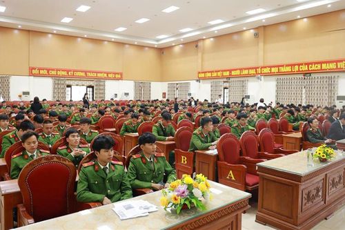 Gần 200 chiến sĩ xuất ngũ được tư vấn hướng nghiệp, giới thiệu việc làm