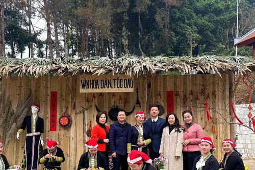 Không gian văn hóa Việt tại Lễ hội Đền Thượng Lào Cai thu hút đông đảo du khách