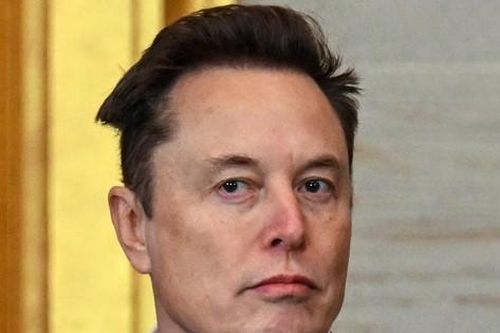 Elon Musk bị gọi tên