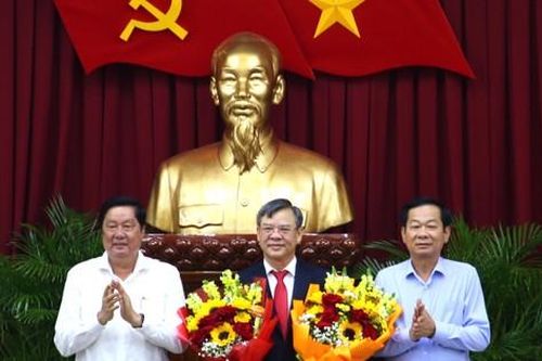 Triển khai quyết định của Ban Bí thư về công tác cán bộ