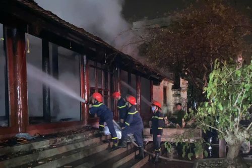 Cháy chùa Vẽ ở Bắc Giang trong đêm, nhiều cổ vật bị thiêu rụi