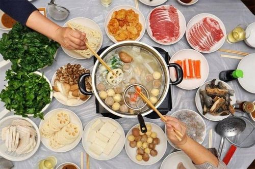 Bác sĩ cảnh báo 4 nguy cơ sức khỏe khi ăn lẩu vào mùa lạnh