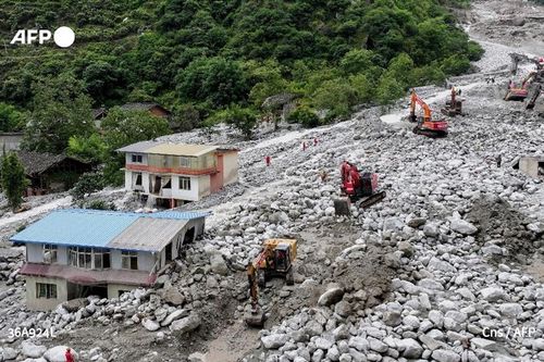 Hiện trường vụ lở đất kinh hoàng tại Tứ Xuyên, Trung Quốc