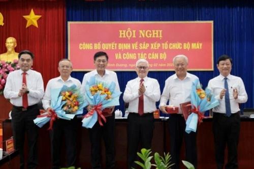 Bình Dương công bố các Quyết định sắp xếp tổ chức bộ máy và công tác cán bộ