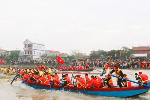 Đặc sắc Giải đua thuyền tại Lễ hội Cầu Ngư ở Quỳnh Lưu