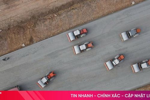 Công trường cao tốc qua Hà Tĩnh '3 ca, 4 kíp' ngay sau Tết
