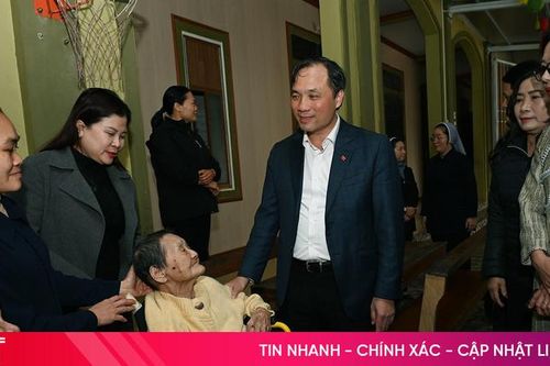 Bí thư Tỉnh ủy thăm, tặng quà Trung tâm từ thiện Thiên Ân