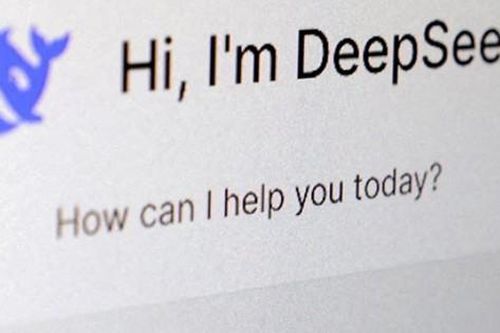 DeepSeek 'cháy' máy chủ vì quá tải, đành 'thắt lưng buộc bụng'