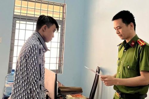 Chiếm đoạt tiền đơn hàng của công ty, một nhân viên giao nhận hàng bị khởi tố