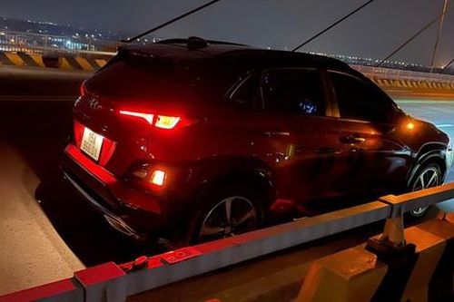 Tìm kiếm người bỏ lại ô tô, nghi nhảy cầu