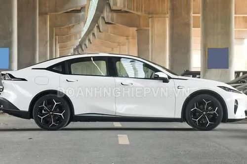 Xe sedan 'trên cơ' Toyota Camry, nhiều công nghệ tối tân, tiết kiệm xăng hơn xe máy, giá chưa tới 500 triệu đồng