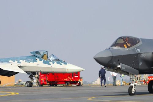 Su-57 của Nga có màn 'đối đầu' với F-35 của Mỹ ở Ấn Độ