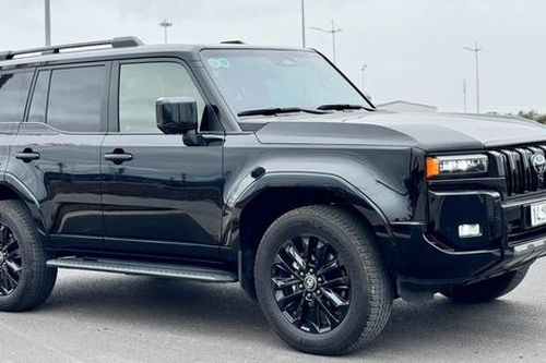Vì sao Toyota Land Cruiser Prado qua sử dụng có giá cao hơn xe mới?