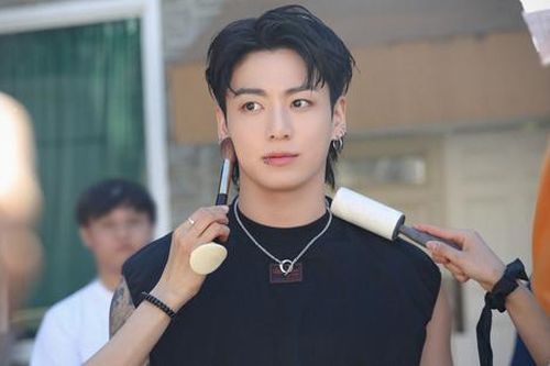 JungKook - Nam thần tượng cần được 'giải cứu' nhiều nhất lúc này!