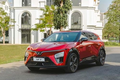 VinFast giới thiệu hai mẫu xe mới VF 6 và VF 7 tại Triển lãm Ô tô Quốc tế Canada 2025