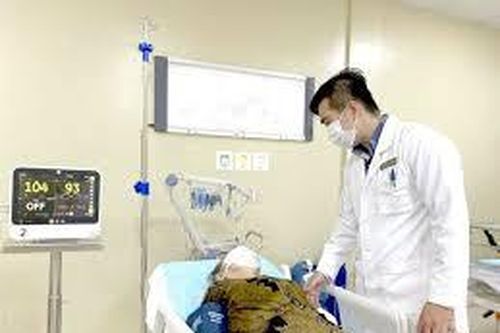 Bệnh nền tim mạch khi mắc cúm nên nhập viện hay điều trị tại nhà?