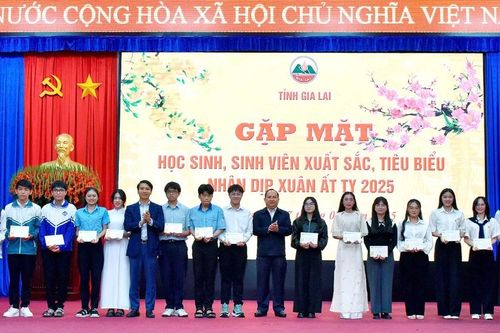Chủ tịch UBND tỉnh Rah Lan Chung: Học sinh, sinh viên tu dưỡng, rèn luyện để cống hiến cho tỉnh nhà