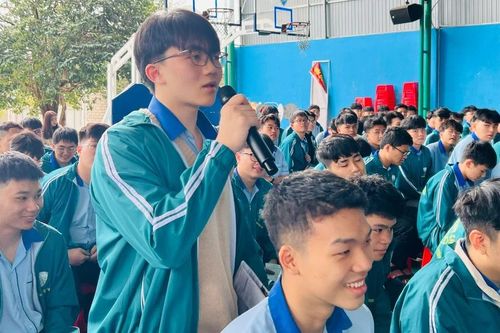 Tư vấn tuyển sinh-hướng nghiệp cho hơn 700 học sinh Trường THPT Chi Lăng