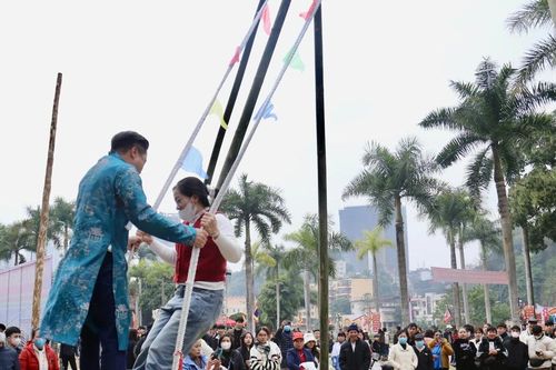 Sôi động các trò chơi dân gian tại Lễ hội đền Thượng