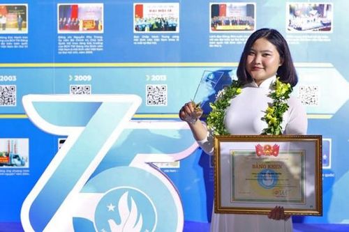 Lấp lánh Sao Tháng Giêng