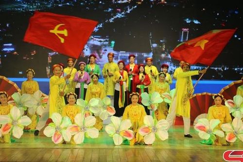 Đặc sắc Ngày thơ Việt Nam lần thứ XXIII 'Tổ quốc bay lên'