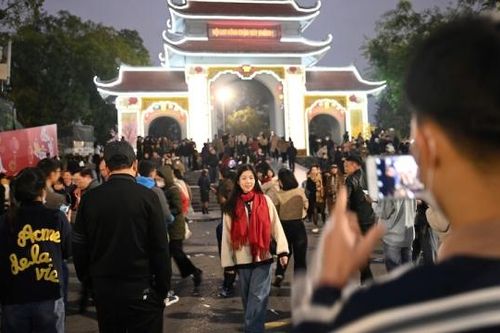 Hành hương về chùa Hồng Ân, 'tìm em' trong chiều Hội Lim