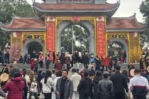 Bắc Ninh: Du khách nô nức về với hội Lim