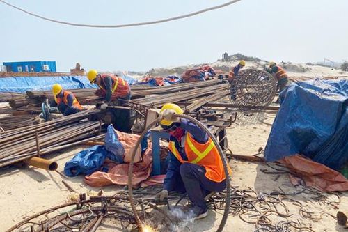 Đầu năm trên công trường dự án cảng nước sâu lớn nhất miền Trung