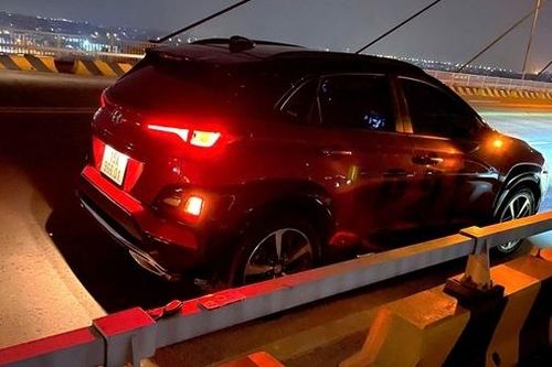 Tìm kiếm người để lại ô tô trên cầu, nghi nhảy cầu Bính trong đêm