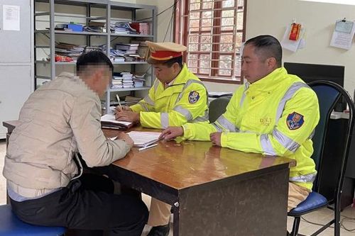 Tài xế ô tô tải chở đoàn khách du lịch trên thùng xe ở Mộc Châu khai gì?