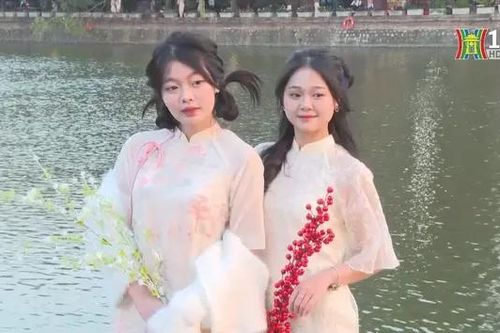 Diện áo dài du xuân