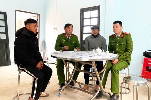 Người hùng mang sắc phục Công an nhân dân