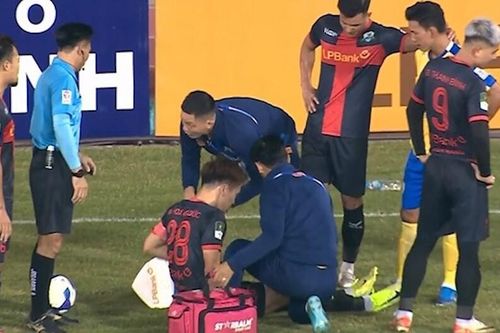 Hoàng Đức báo tin vui, HLV Kim Sang-sik vơi nỗi lo ở tuyển Việt Nam