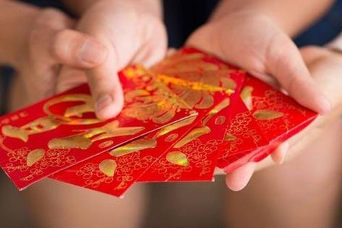 Ly hôn, hai vợ chồng còn đòi chia cả tiền lì xì Tết của các con