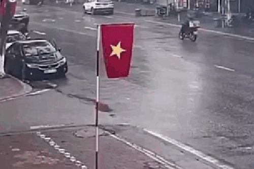 Xử phạt tài xế ô tô mở cửa bất cẩn, gây tai nạn ở Tuyên Quang