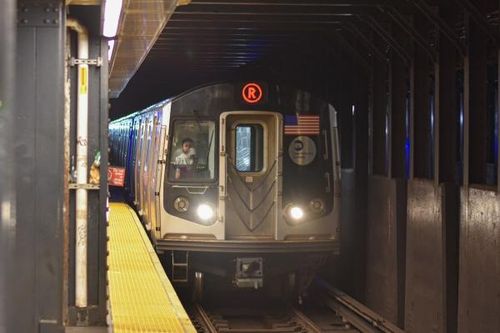 Đánh cắp tàu điện ngầm để… đi dạo New York