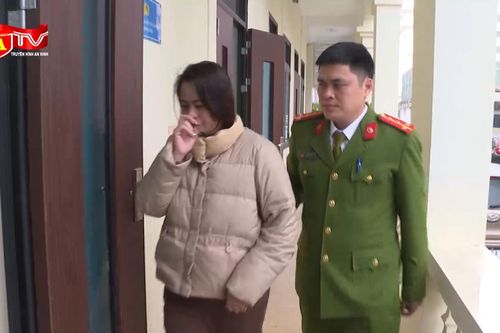 Chân dung nữ 'thầy bói' lừa cả tỷ đồng tiền cúng giải hạn, giải vong